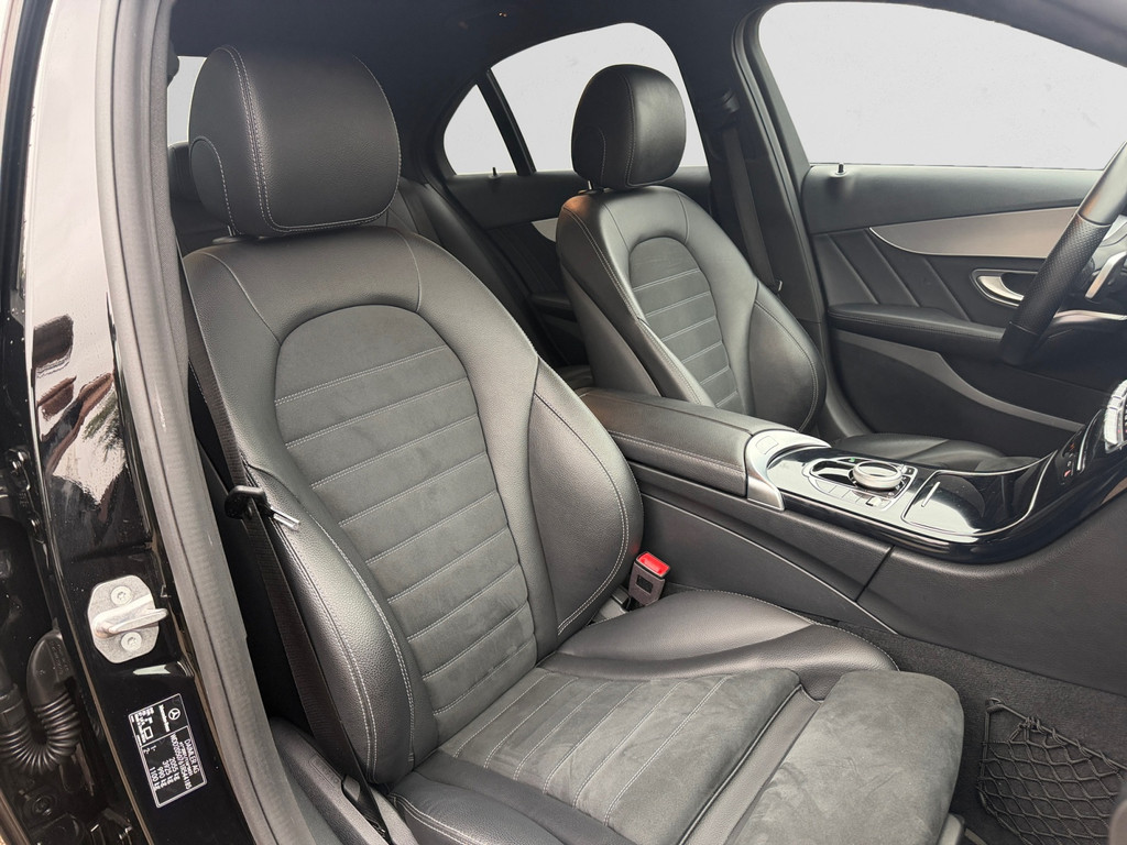 Mercedes-Benz C-Klasse 180 Sedan AMG Night Edition Aut- – Foto 3