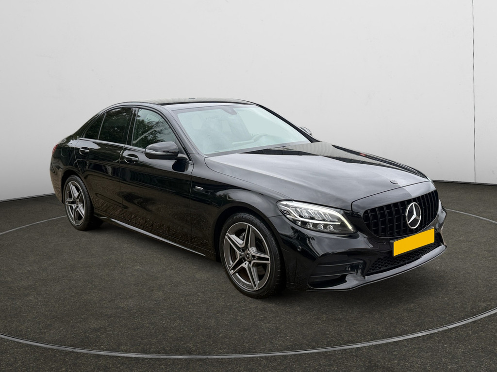 Mercedes-Benz C-Klasse 180 Sedan AMG Night Edition Aut- – Foto 4