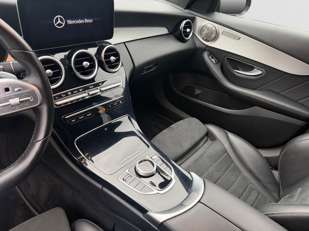 Mercedes-Benz C-Klasse 180 Sedan AMG Night Edition Aut- – Foto 7
